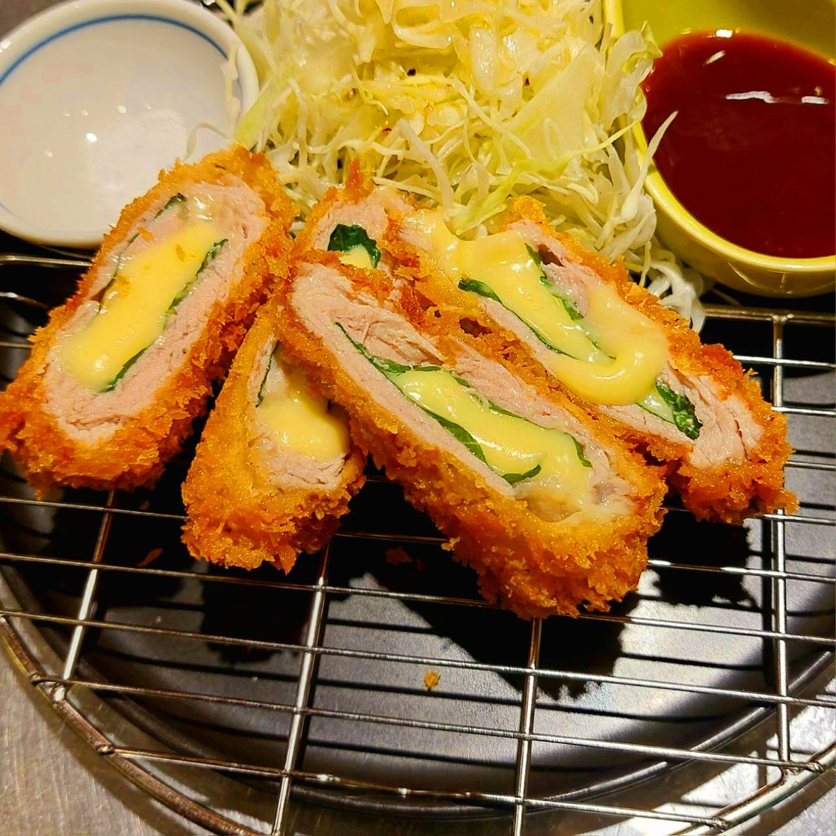 【10/1(水)　18:00―21:00L.O.】

夜営業始まります！
どうも、おじさん店長です。

そういえば都民の日でしたね。雨のせいか子供達見掛けなかったな。
次から次へと雨雲が来ていますが、やりますよ～✨

そんなわけでお待ちしております！

「よい　よるめしを。」