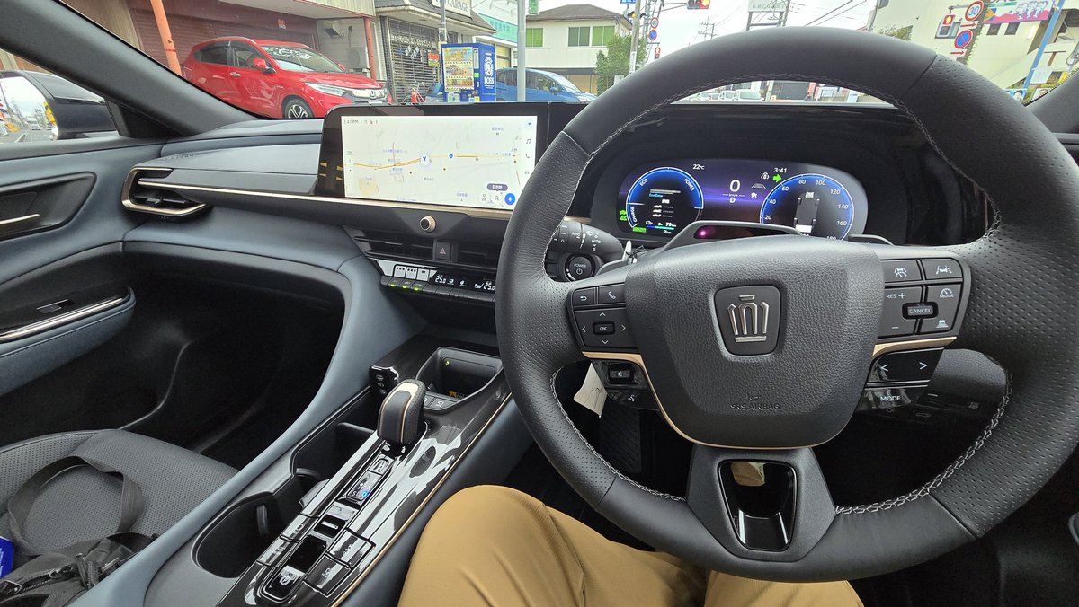 bozu4173's tweet photo. 無事にクラウンエステートRS納車。家に帰らずそのままキーパーラボへ…EXキーパーを施工してもらうので1泊お預けになりました。スポーツからエステートの第一印象はめちゃくちゃ静かです。 https://t.co/T3e3xd9uQV