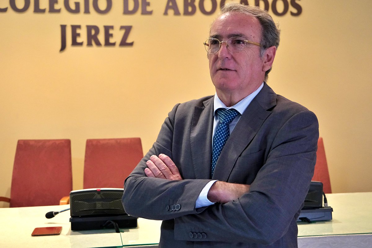 ⚖️Nuestro Decano, 𝗙𝗲𝗱𝗲𝗿𝗶𝗰𝗼 𝗙𝗲𝗿𝗻𝗮́𝗻𝗱𝗲𝘇, ha sido reelegido por mayoría absoluta como presidente del 𝗖𝗔𝗗𝗘𝗖𝗔 (𝘊𝘰𝘯𝘴𝘦𝘫𝘰 𝘈𝘯𝘥𝘢𝘭𝘶𝘻 𝘥𝘦 𝘊𝘰𝘭𝘦𝘨𝘪𝘰𝘴 𝘥𝘦 𝘈𝘣𝘰𝘨𝘢𝘥𝘰𝘴), institución referente de la Abogacía en Andalucía.
<a href="/Abogacia_es/">Abogacía Española</a>