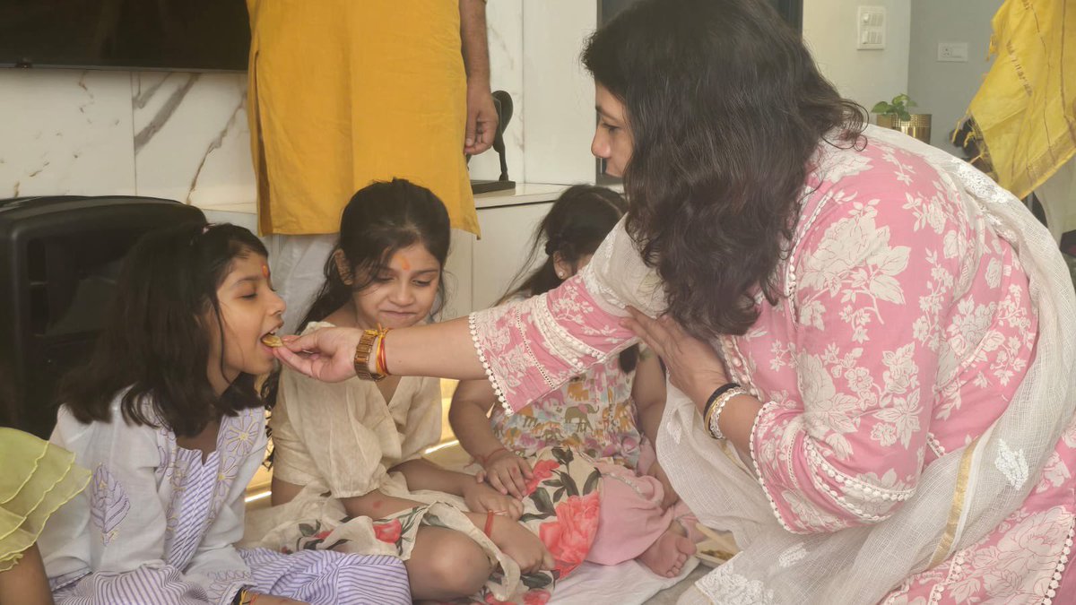 pramiladixit's tweet image. सर्वस्वरुपे सर्वेशे सर्वशक्ति समन्विते। 
भयेभ्यस्त्राहि नो देवि दुर्गे देवि नमोस्तु ते।। 
@sardanarohit 
आप सभी को #महानवमी की हार्दिक शुभकामनाएँ 
#mahanavami2025 #mahanavmi