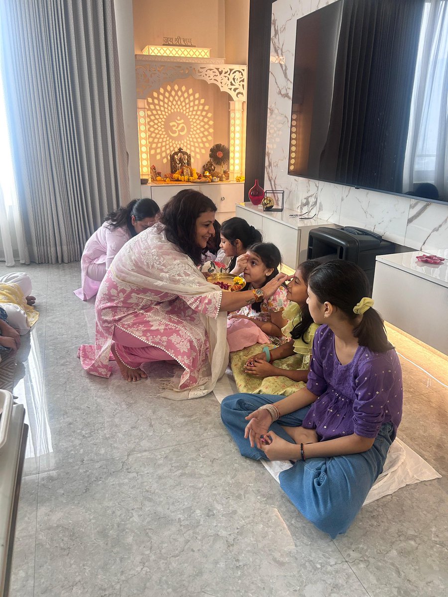pramiladixit's tweet image. सर्वस्वरुपे सर्वेशे सर्वशक्ति समन्विते। 
भयेभ्यस्त्राहि नो देवि दुर्गे देवि नमोस्तु ते।। 
@sardanarohit 
आप सभी को #महानवमी की हार्दिक शुभकामनाएँ 
#mahanavami2025 #mahanavmi