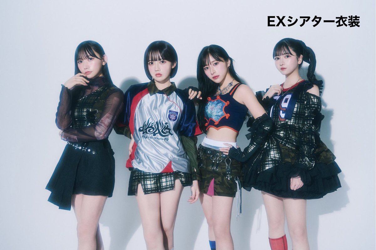 今月の衣装はこちら💁🏻‍♀️】 10月の着用衣装を公開！🍁 上海LIVEも