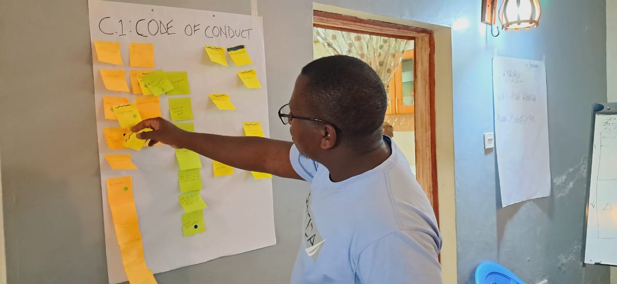 HakiDataLab's tweet image. Today, the Haki Data Lab is conducting a 'Design Workshop' with informal workers drawn from Matatu workers, waste pickers and Domestic workers from within Mathare and Dandora communities. We appreciate the Lloyd's Register Foundation for funding this project. @data4change