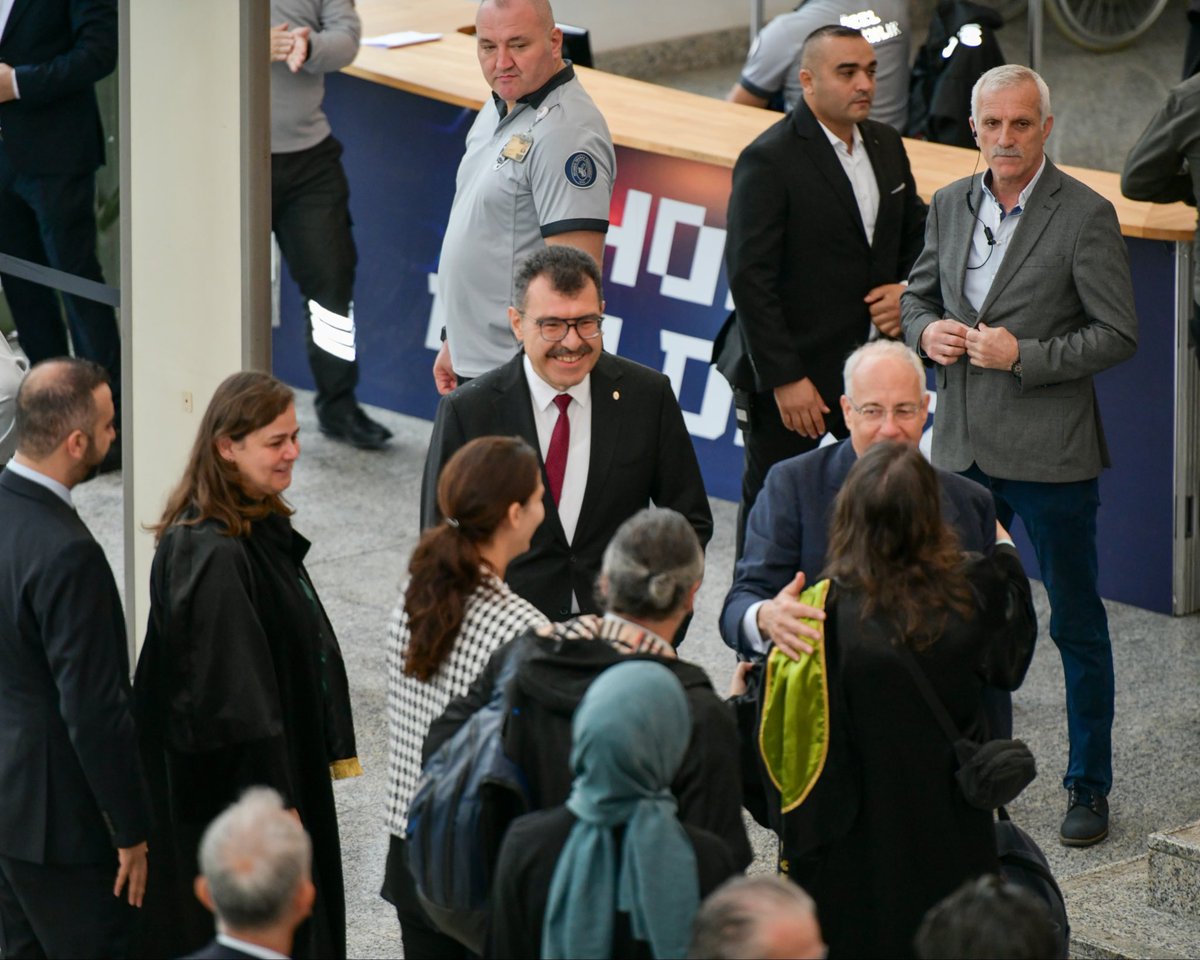 2025–2026 Akademik Yılı Açılış Törenimizi Gerçekleştirdik. 🐝

İki buçuk asrı aşkın köklü mirasımızdan aldığımız güçle, yeni bir akademik yıla; bilimin rehberliğinde vicdanın yol göstericiliğinde ortak sorumluluk bilinciyle adım attık. 🌍

İTÜ olarak; dünyanın farklı bölgelerinde