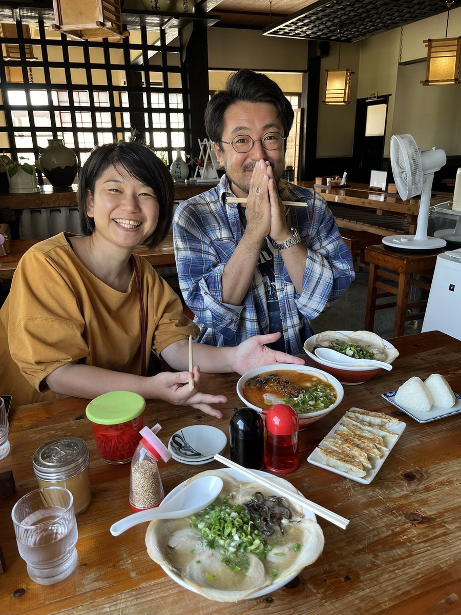 dousentou3105's tweet image. いそがしいのは皆同じ。3年目の挑戦に掛ける想いも皆同じ。活動が本格的になり体調管理ドキ胸なのも皆同じ。熱い想い語り合えるボスご夫妻と南関町経由PM2時の大牟田ラーメン¤̴̶̷̤́ ¤̴̶̷̤̀
#熊本県
#南関町
#チカケン 様
#竹あかり
#竹まり
#ボランティア活動
#肥後大津北口にっこり会