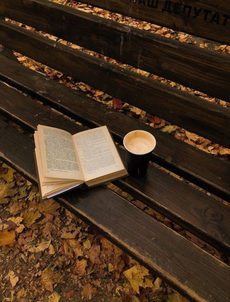 eyretartt's tweet photo. here’s to a kind october 🍂 https://t.co/QEq2gR9gcN