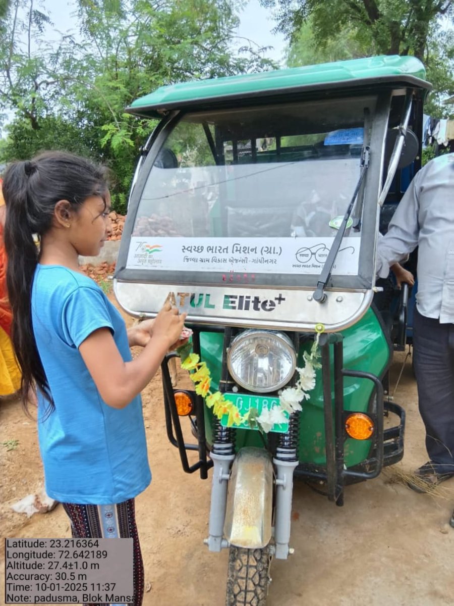 માણસા તાલુકાના ગામોમાં સ્વછતા હી સેવા અંતર્ગત કચરાનું સંગ્રહ કરતાં વાહનની લીલી ઝંડી આપવામાં આવી.#SHS2025 #DrdaGandhinagar#SwachhataHiSeva2025 #Swachhotsav #NirmalGujarat2.0 #CRD_Gujarat #SBMR_Gujarat #SwachhSujalGaon