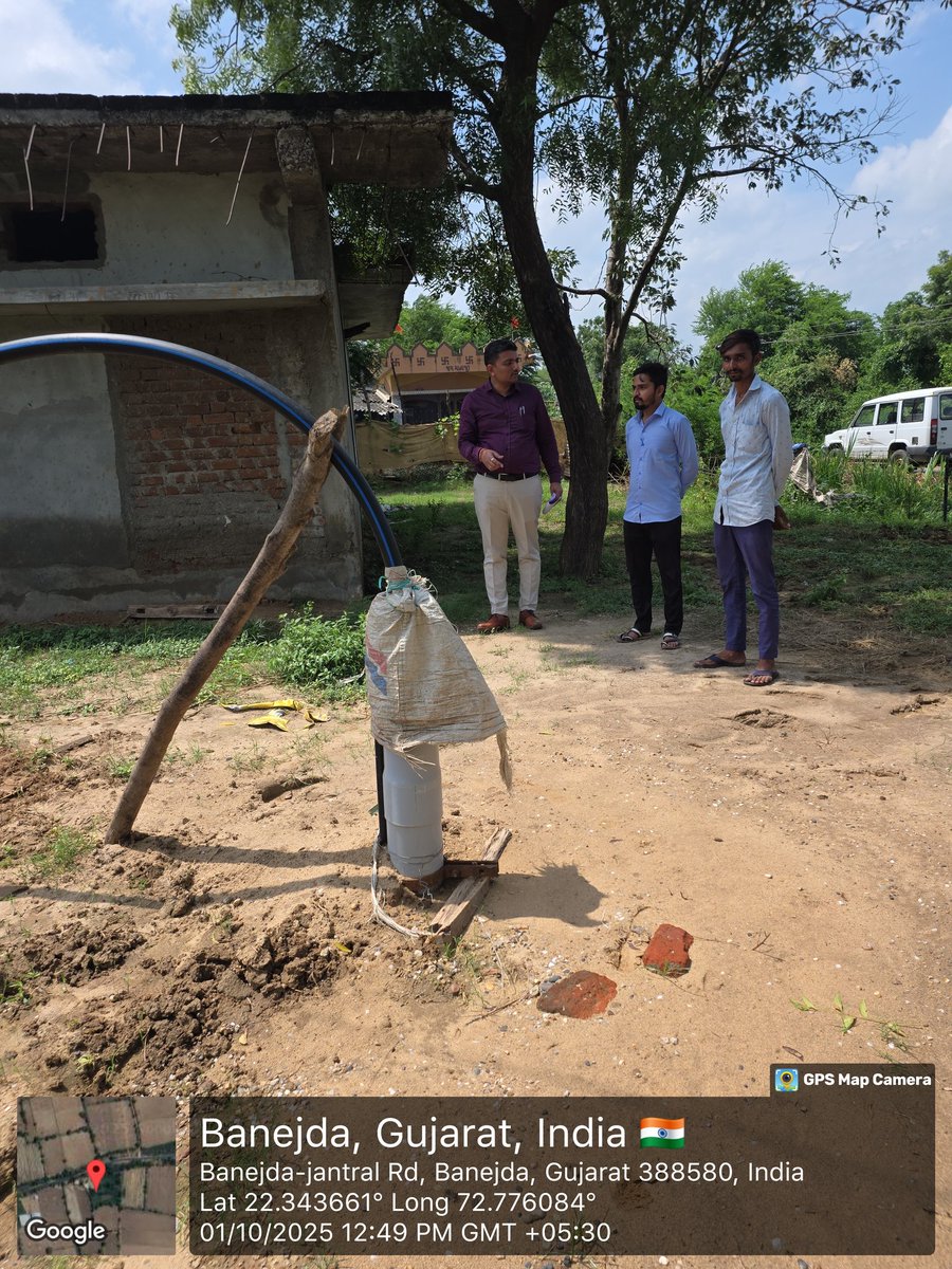 બનેજડા તા. બોરસદ મુકામે 15 માં નાણાપંચ હેઠળ શરૂ થવા જઈ રહેલા તેમજ પૂર્ણ થયેલા કામની તલાટી કમ મંત્રી સાથે મુલાકાત કરી. <a href="/BorsadTdo/">TDO BORSAD</a> <a href="/CMOGuj/">CMO Gujarat</a> <a href="/DDO_Anand/">DDO Anand</a> <a href="/CollectorAnd/">Collector and DM Anand</a>