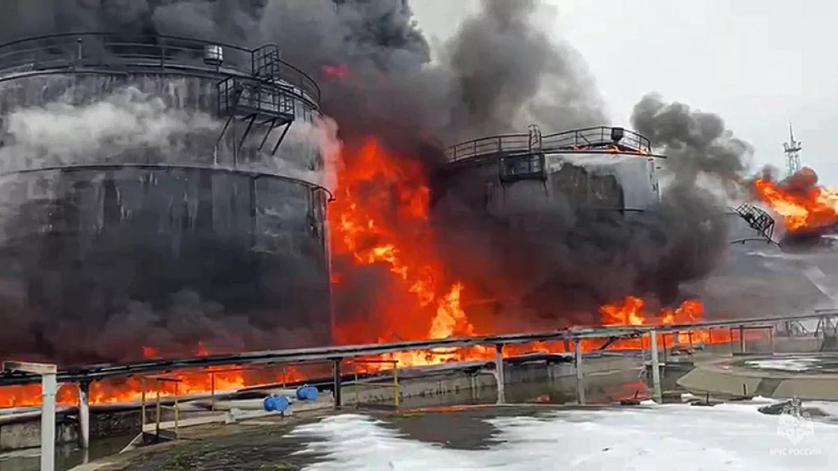 KyivPost's tweet photo. After Ukrainian drone strikes, 38% of Russia’s oil refineries have shut down. Gasoline production in September dropped by 1 million tons, and shortages have reached 20%. https://t.co/4HoWuHIPQn