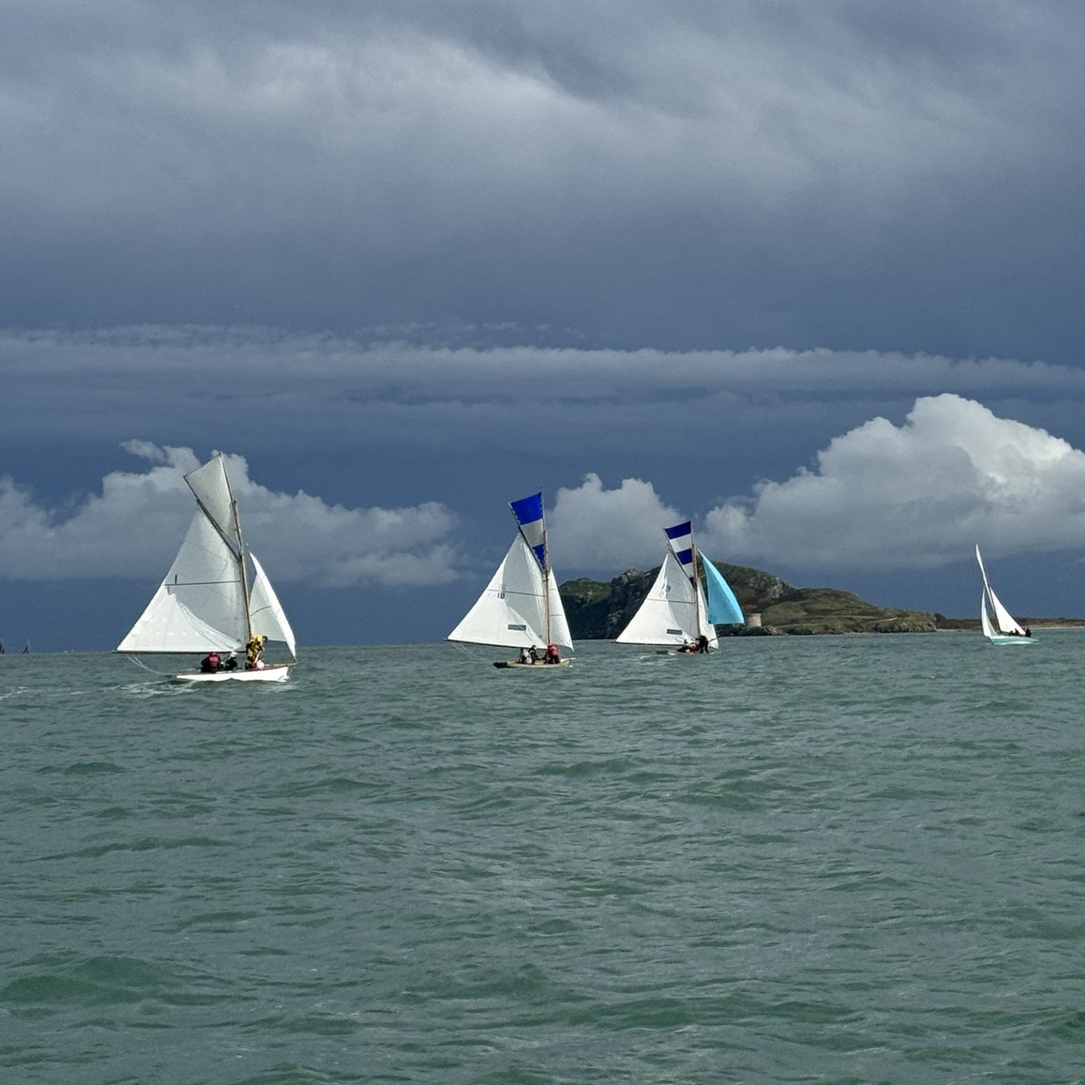 howthyachtclub's tweet photo. Half Way Stage of the HYC Autumn League
https://t.co/8THLeqCHwI https://t.co/58KYacuiYX