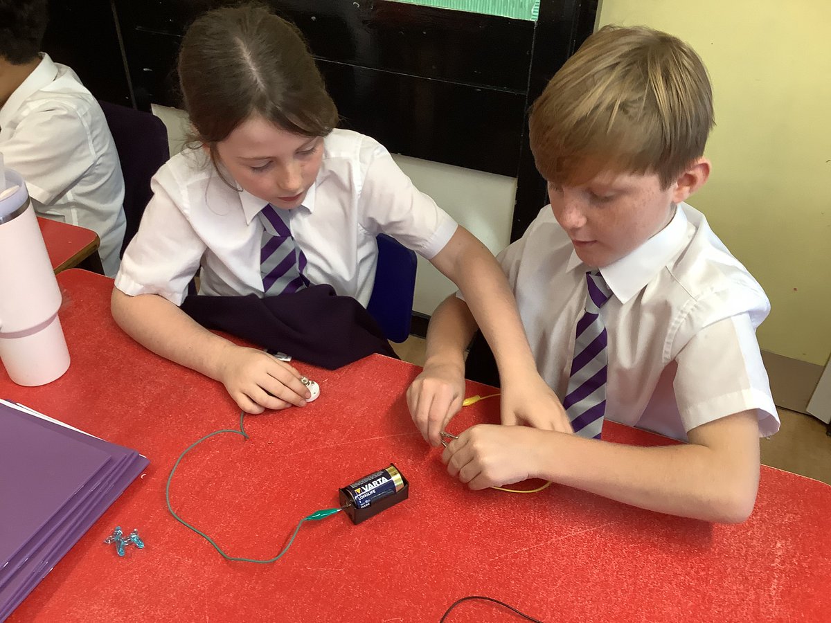 Making circuits in Science. #StPBSci 💡