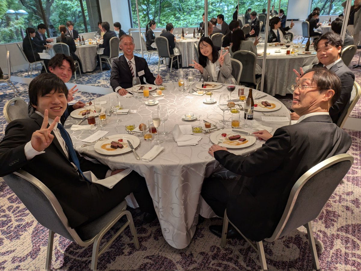 CSS_pr's tweet image. 本日10月1日、都内ホテルにて「2025年度内定式」を開催しました♪☺️
参加者は21名。
みなさん少し緊張した表情を見せつつも、社長や取締役の話に真剣に耳を傾け、まっすぐな瞳で話を聞いている姿がとても印象的でした✨
式のあとはお食事会🍽️…