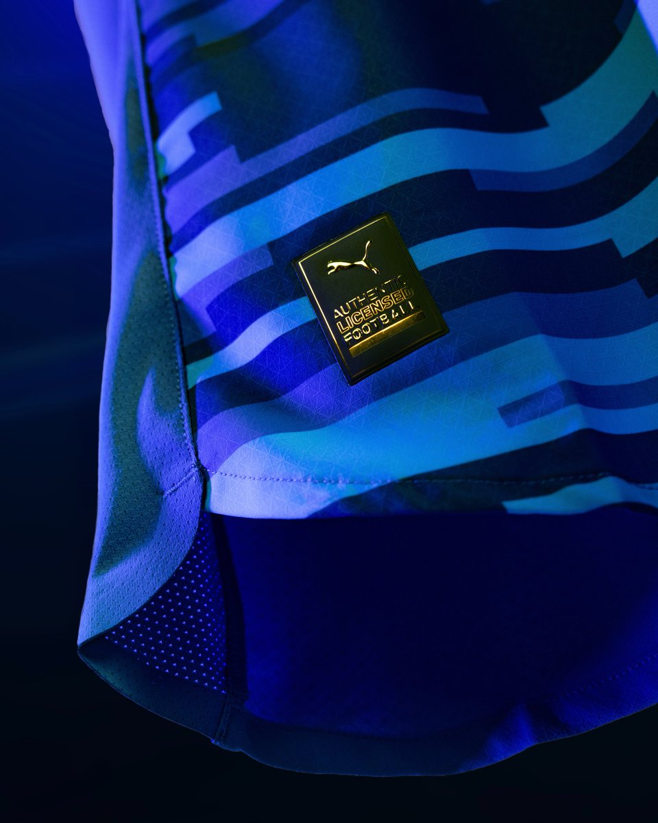 Make a statement, whatever the occasion. 🔵🟡

Complete your collection with our brand new Third Kit and show your colours in style 🙌  Available to shop in-store and on sundownsfc.store 📲

#Sundowns #SundownsLadies #AreyengMasandawana