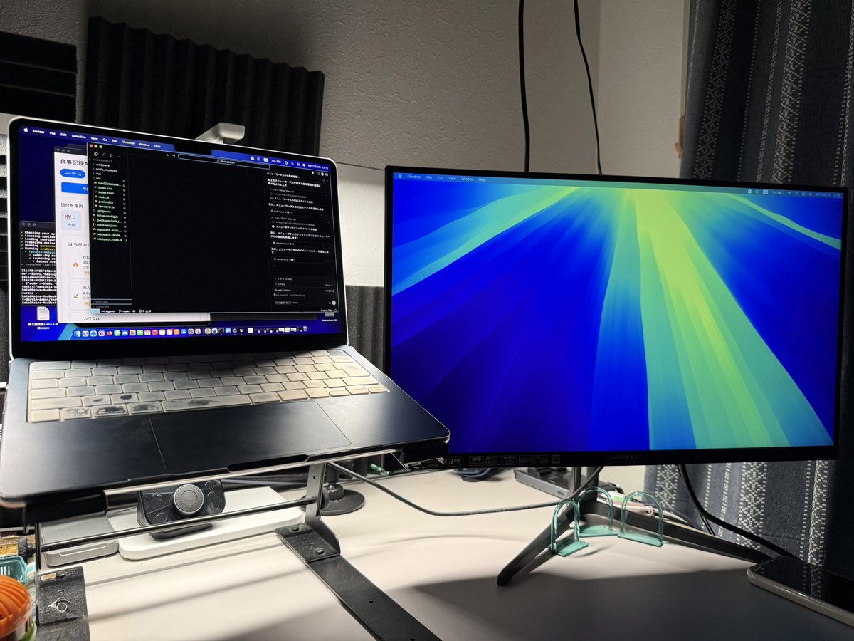 be_flat_'s tweet image. 今月もお貸しいただきました！🙇

今回お貸し頂けたモデルは、
JN-IPS2380UHDR-C65Wです！！

4K対応の液晶ディスプレイで、23インチの大きさです！
23インチなので机が狭い方にもおすすめです！
また、Type-C給電にも対応している優れ物！！

趣味のプログラミングが捗ります！

#JAPANNEXT