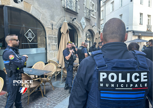 #ContreLeNarcotrafic | Hier après-midi, nos policiers ont mené une opération de contrôle dans le Centre-Ville de #Nantes aux côtés de la #CRS et de la police municipale.
➡️3 interpellations