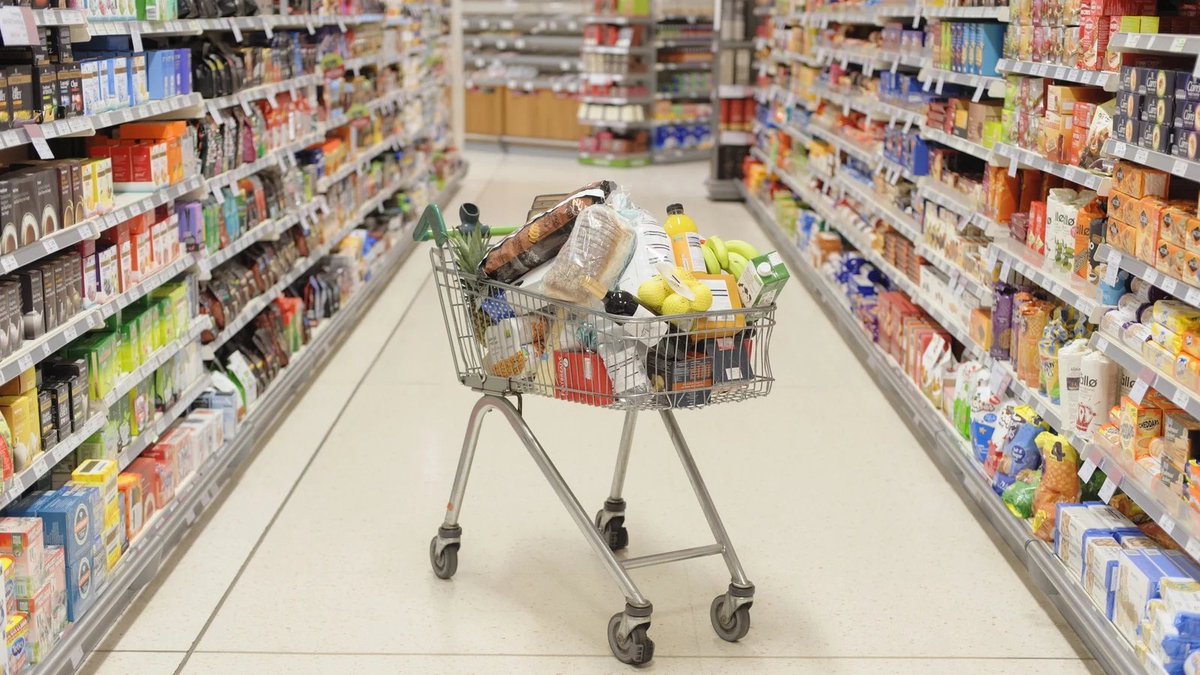RTEBrainstorm's tweet image. Will Budget 2026 do anything about the prices you pay for groceries? The use of any #budget2026 measures by @Paschald to relieve the cost of living crisis is limited by fiscal constraints and economic uncertainty, writes Oliver Browne @CUBSucc @UCC rte.ie/brainstorm/202…