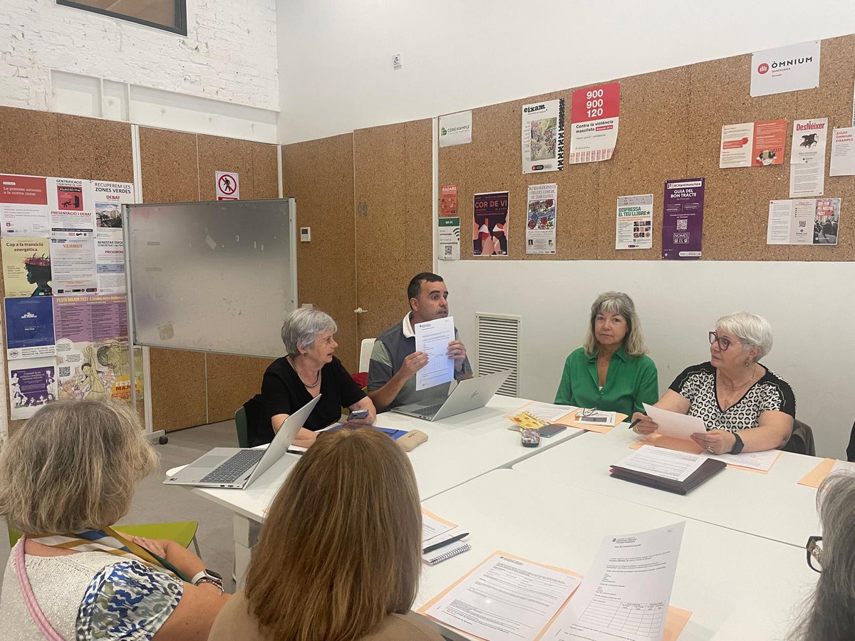 Primera sessió del curs 2025-2026 del projecte apel.les, amb les mestres voluntàries. projecte de l'Idp de la Universitat de Barcelona