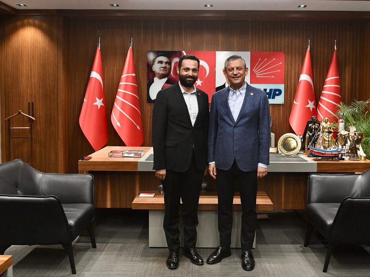Genel Başkanımız Sayın Özgür Özel’i İstanbul’daki çalışma ofisinde karşıladık. Umudu büyütmeye hep birlikte devam edeceğiz.