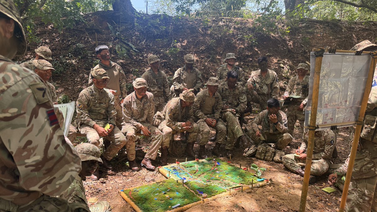 DefenceOps's tweet image. Welcome to the Jungle!🌿🛡️
@DefenceHQ troops joined FPDA partners in the Malaysian Jungle for Ex #BersamaLima 25🇲🇾
Mastering survival skills from fire-making to food prep & forging the trust that powers our operations💪🇬🇧
Tough training. Stronger bonds. Ready for the field.