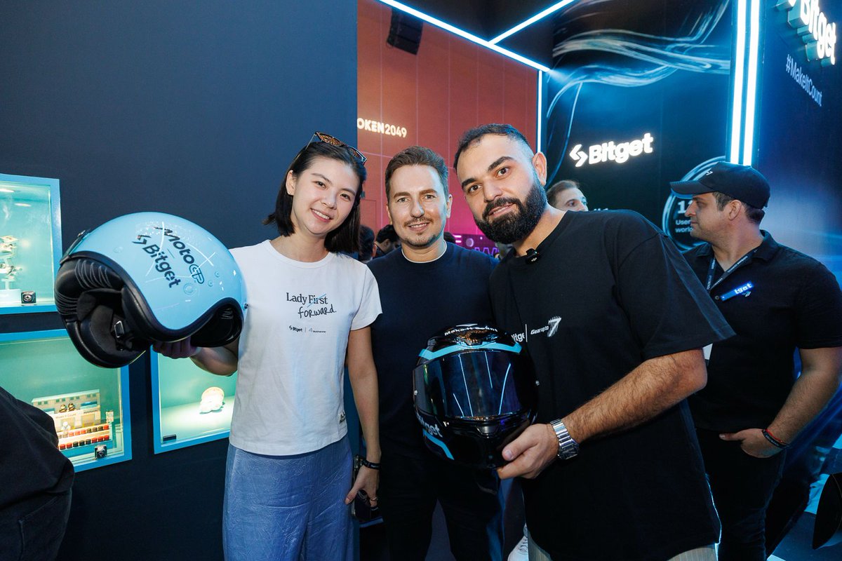 bitgetglobal's tweet image. What a day! #Token2049 Day 1, done ✅

Thanks to everyone who dropped by our booth and joined the #BitgetTurns7 fun including @GracyBitget , @lorenzo99, @usithetalk and more. 

See you all again tomorrow, and expect even more surprises 😉

#EventWithBiget