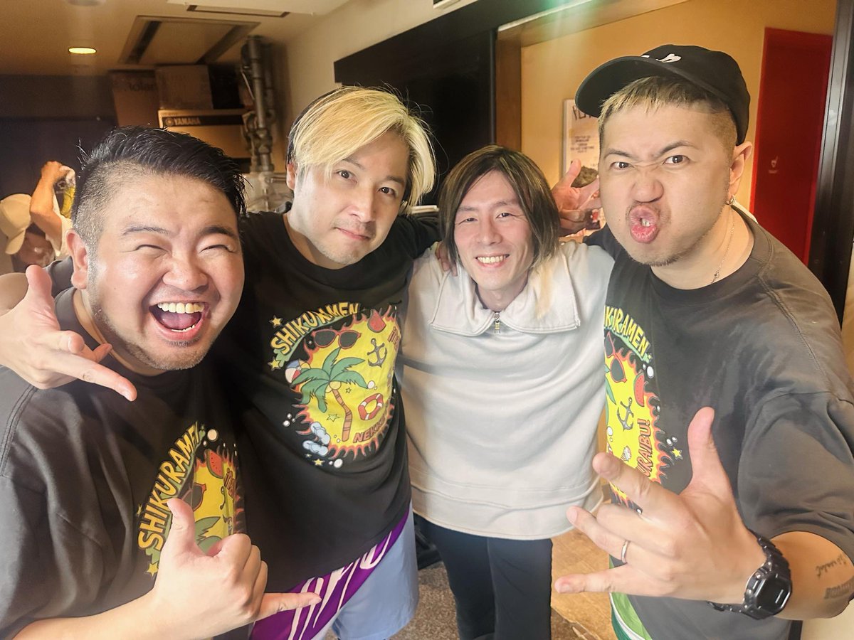 ug_afro's tweet photo. DEppaさんから写真いただきました( ・∇・)

ツアーファイナルお疲れ様でしたー！
客席でライブ見ながら歌ってる姿をスタッフさんに見られていたようでお恥ずかしい笑 https://t.co/34bfT2O9Jt