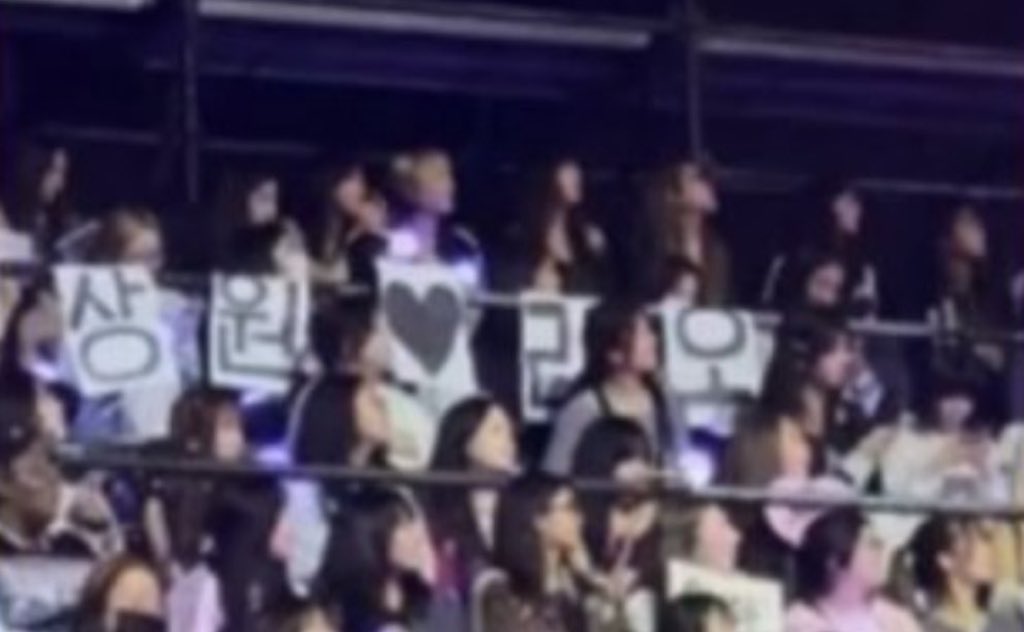 makes sense now why they kept glancing at each other all shy, that sangwon ❤️ leo banner was right there 😭😭