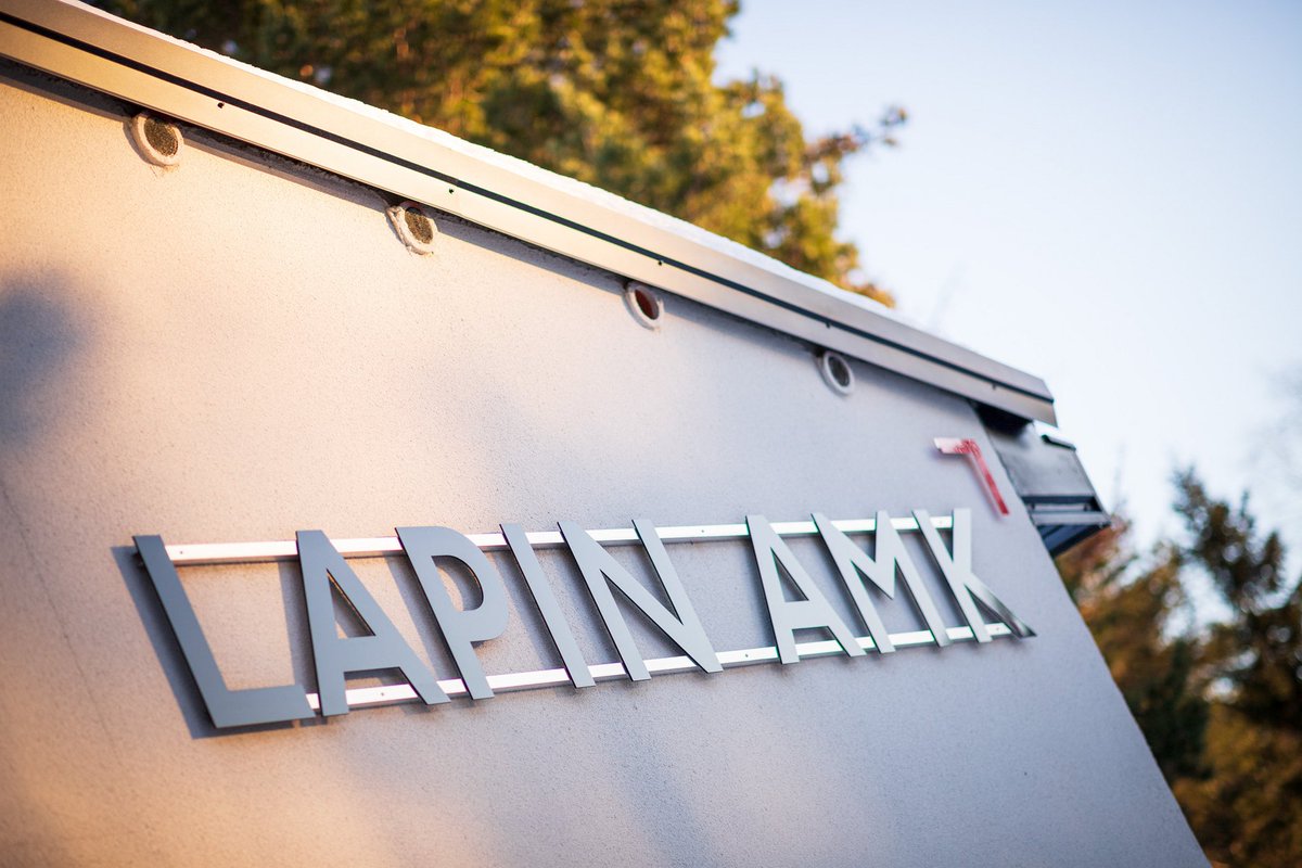 Tunnustuspalkintohakumme #LapinAMK'n opinnäytetöille on avautunut. Jos opinnäytetyösi tarkastelee esimerkiksi pohjoisen toimintaympäristön erityispiirteitä, elinvoimaa ja kehitysnäkymiä, lue lisää ja hae 30.11.2025 mennessä: bit.ly/4nBq6bo #opinnäytetyö Kuva: Pia Kuha