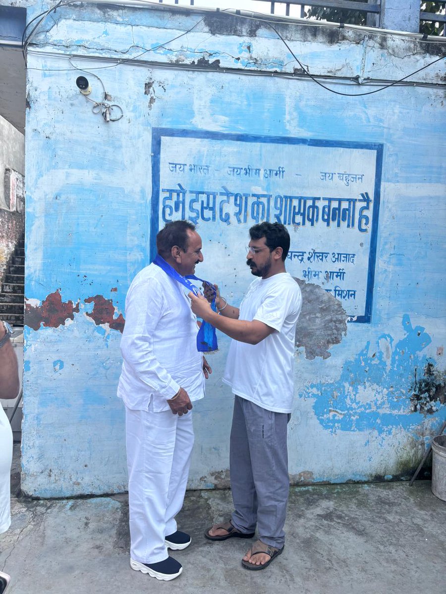 PSihmar87556's tweet image. राजस्थान कांग्रेस प्रदेश महासचिव व प्रवक्ता डॉ. धूप सिंह पूनिया जी ने आजाद समाज पार्टी की ली सदस्यता. @BhimArmyChief नगीना सांसद ASP राष्ट्रीय अध्यक्ष चन्द्रशेखर आजाद जी ने दिलाई सदस्यता. @ASP4Rajasthan
@AzadSamajParty @SatyapalChASP @AmarHarsolia @KishanASP @Deepak_Rajwas_