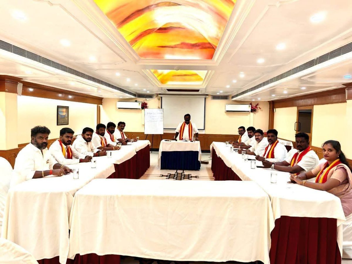 TheniPrakashh's tweet photo. சற்றுமுன்
சென்னையில் உள்ள 
தமிழக வெற்றிக் கழக மாவட்ட செயலாளர்கள் 
அவசர ஆலோசனை கூட்டம்! https://t.co/XcRiKRlEjk