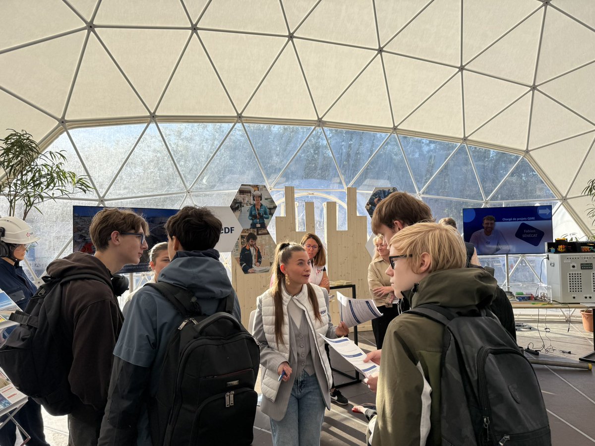 ✨ Ça y est, la Fabuleuse Factory démarre ce matin à <a href="/Dunkerque/">Ville de Dunkerque</a> !
Nos équipes EDF vous accueillent jusqu’à samedi 💡⚡
👉 Réalité virtuelle, défis ludiques, découverte des métiers du nucléaire, rencontres avec nos partenaires…
Venez nous voir ! 🤝