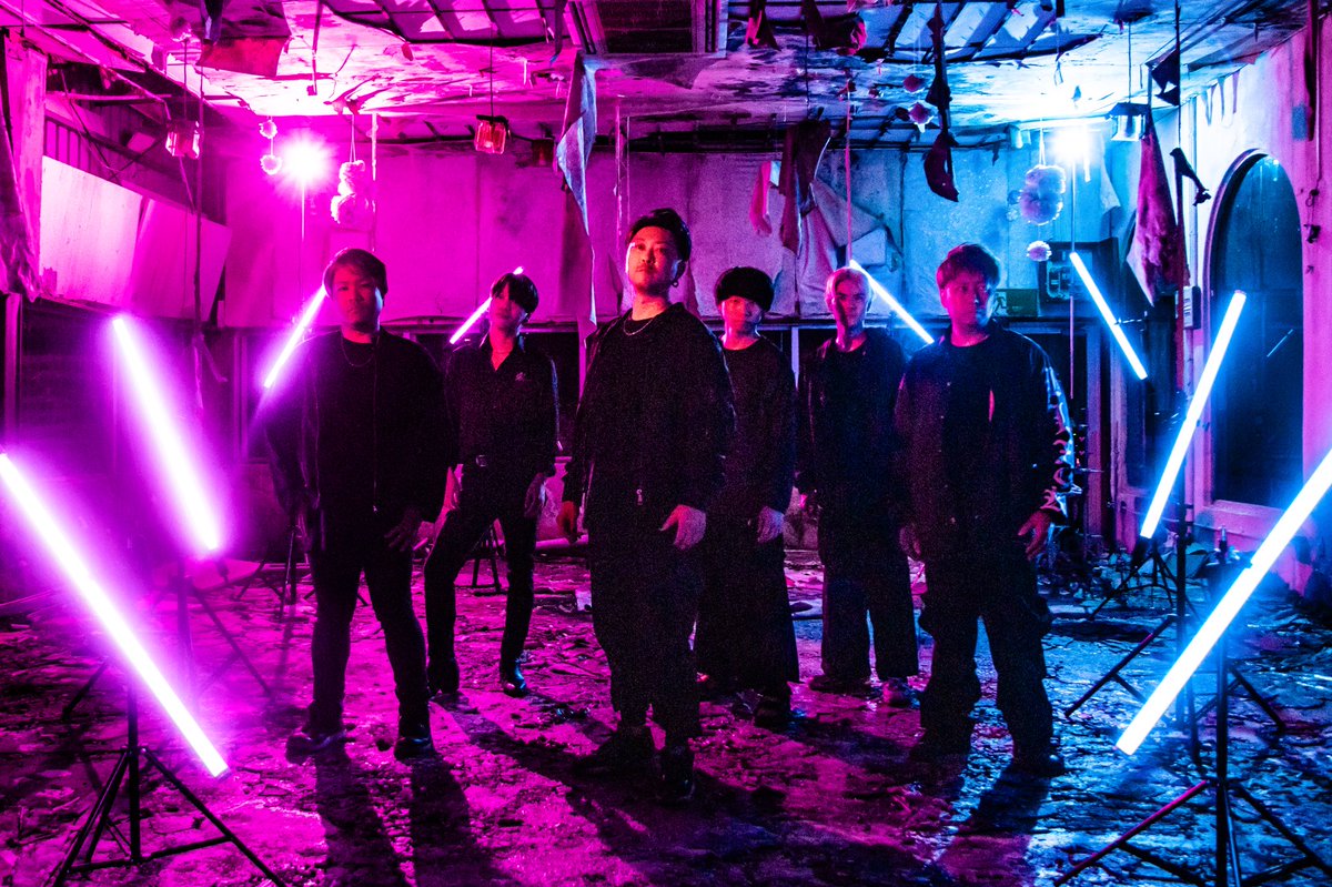 【新アーティスト写真公開】
L→R
Gt.Zaki(<a href="/nm_AMAjakc/">ZAKi</a>)
Ba.Yasuya(<a href="/ysy_bass/">Yasuya</a>)
Vo.Shige(<a href="/ANOTHERME098/">Shige×Screamer</a>)
Dr.Yota(<a href="/fakeshow17/">みもれっと｜𝒀𝒐𝒕𝒂@𝑨𝑺𝑲 𝑴𝑬 𝑨𝑵𝑶𝑻𝑯𝑬𝑹 𝑫𝒓</a>)
Prog.Shodai(<a href="/Shodai_works/">Shodai</a>)
Gt.Jun(<a href="/JUNAMA15/">JUN@ASK ME ANOTHER</a>)