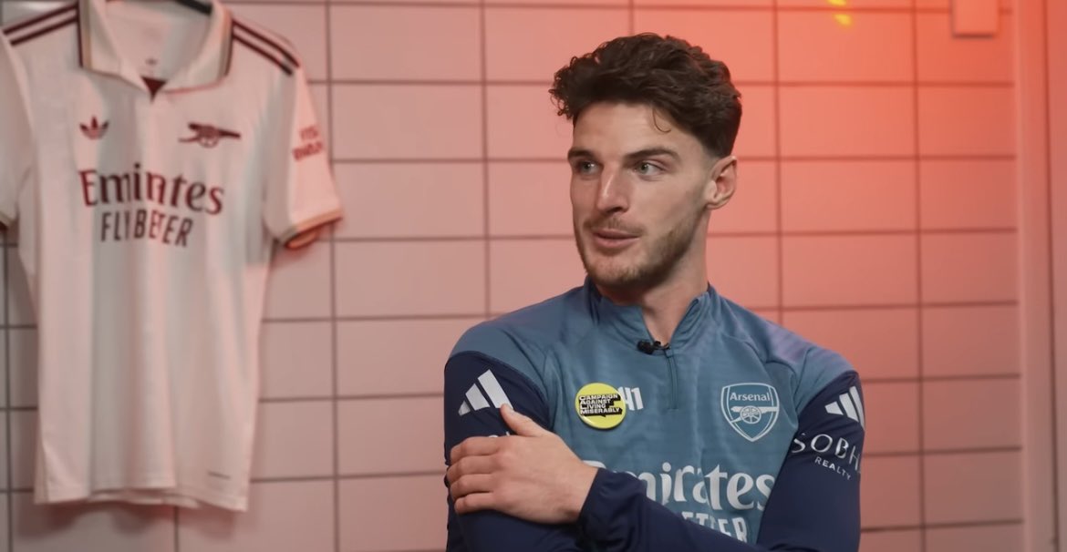 Arsenalnewschan's tweet photo. 🗣️Declan Rice on #Arsenal youngster Max Dowman: “Obviously, Max is only 15, just going to be turning 16 in December. I’ve never seen a 15-year-old so comfortable around the first team, it’s insane. They actually are just kids. I said to Max on the way back from pre-season tour, I couldn’t get my head around it that he was going back to school.

“He FaceTimed the other day and he had his school uniform on, and I was like: ‘Mate, you’ve just played in the Premier League a week ago, and now you’re walking back through the school gates’. Even me as a 15-year-old, going into West Ham’s first-team dressing room, I would no way have been as confident as he was.

“I would’ve been quiet in the corner. Unless someone spoke to me, I wouldn’t have spoken to them, whereas I feel like now, Max especially, he’s just so confident in himself and his ability. The support network here is incredible and I’ve seen the academy – the way they work, it’s insane.”