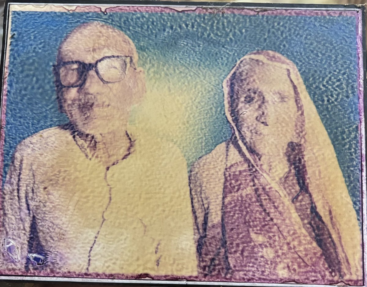 sp8840's tweet photo. @Cyber_Huntss Bhai isko bhi kar dijiye mere great grand parents ki picture hai @Cyber_Huntss https://t.co/y2MgJo0aHF