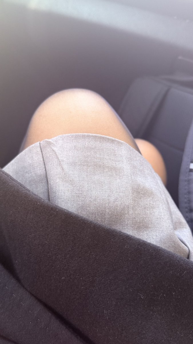 Дан өмдтэй хүмүүст нь өглөө өдрийн мэнд
Давхар өмдтэйд нь ахмадын баярын мэнд хүргэе гэнээ. 
Дан трикотой нь яахын тэ 🤣🤣