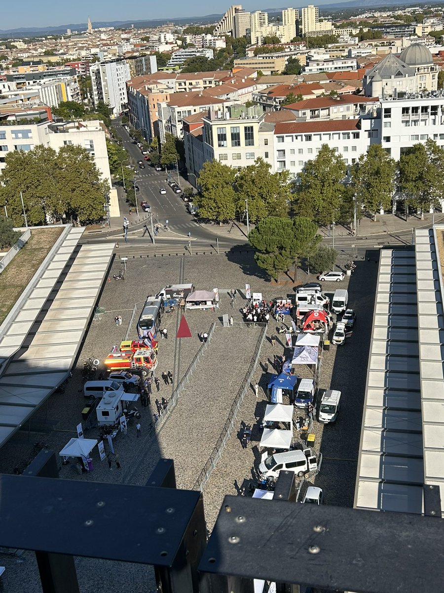 PompiersHerault's tweet photo. #Bienvenue|| Nous vous attendons Parvis de l’Hôtel de Ville de @montpellier_ jusqu’à 16h00 🕓 pour 
❗️EXPLORER DAY❗️avec 
🚔@PoliceNat34 
🚨@Gendarmerie_034 
🚓@PMMontpellier 
⛑️@CroixRouge34 
🚑@ProtecCivile34 
🪖@armeedeterre 
🔹@douane_france 
… https://t.co/NBUi7qFjfE