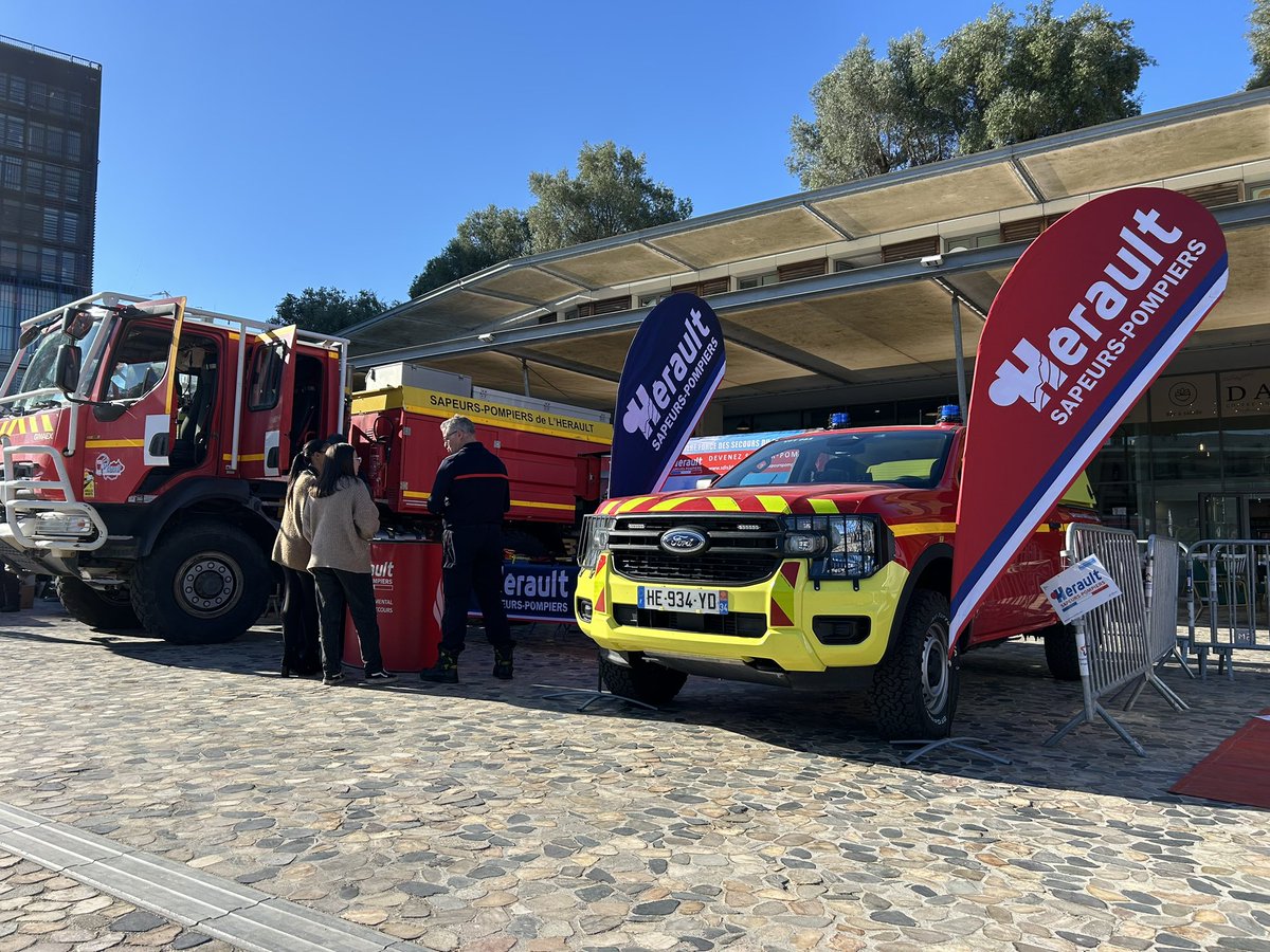 PompiersHerault's tweet photo. #Bienvenue|| Nous vous attendons Parvis de l’Hôtel de Ville de @montpellier_ jusqu’à 16h00 🕓 pour 
❗️EXPLORER DAY❗️avec 
🚔@PoliceNat34 
🚨@Gendarmerie_034 
🚓@PMMontpellier 
⛑️@CroixRouge34 
🚑@ProtecCivile34 
🪖@armeedeterre 
🔹@douane_france 
… https://t.co/NBUi7qFjfE
