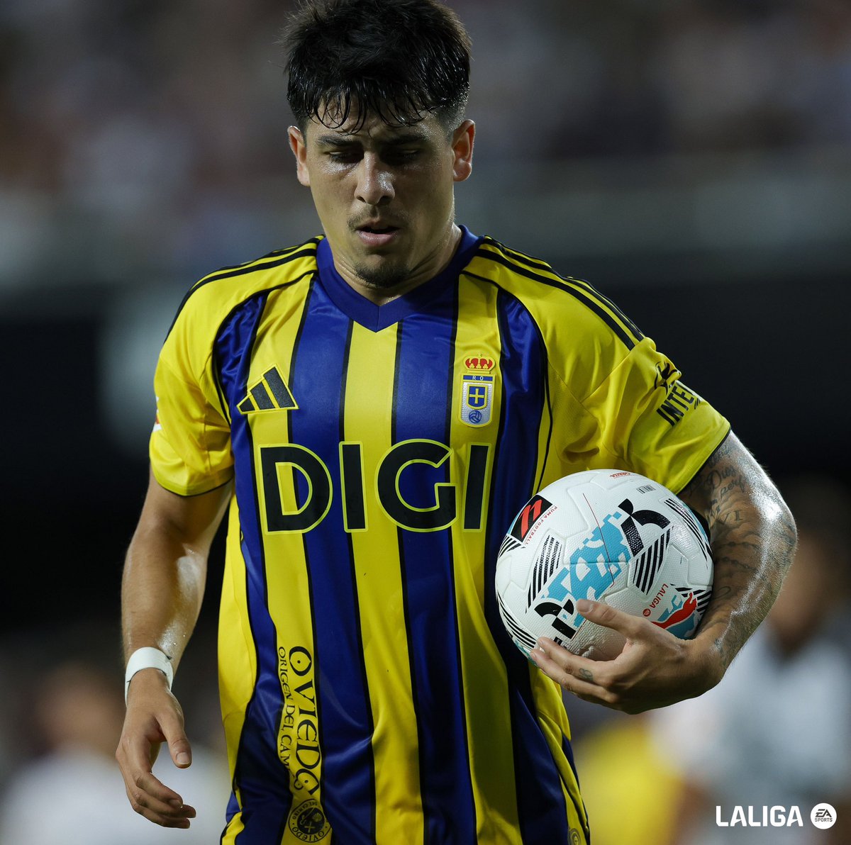 Por cierto, partidazo en mayúsculas de Colombatto en su debut como titular en Primera. 90% de precisión en el pase, 70% de duelos ganados y un auténtico recital en el centro del campo, tanto defensivamente como en la creación. 

Grandes noticias para el Oviedo.