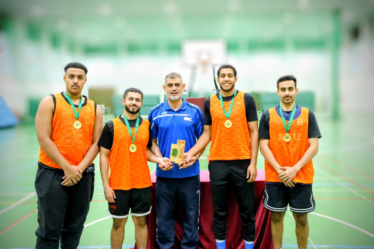 <a href="/dsa_ksu/">عـــمــادة شــؤون الــطــلاب</a> <a href="/dsa_activities/">فعاليات وأنشطة جامعة الملك سعود</a> <a href="/Susfchannel/">الاتحاد السعودي للرياضة الجامعية</a> <a href="/turkei1395/">🇸🇦تركي السلطان🇸🇦</a> 🎉 كما تم #تتويج_الفائزين في البطولة 
🥇 المركز الأول: كلية الدراسات التطبيقية
🥈 المركز الثاني: السنة الأولى المشتركة