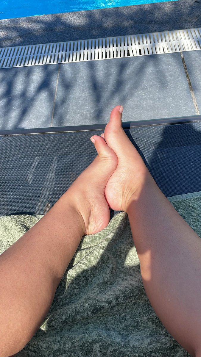 1st holiday foot pics ⛱️