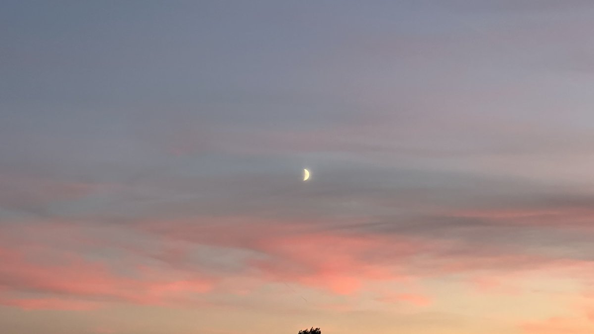 Imhadill's tweet photo. A dreamy sky to celebrate a quarter of a century… https://t.co/fM0Jeb7ZwU