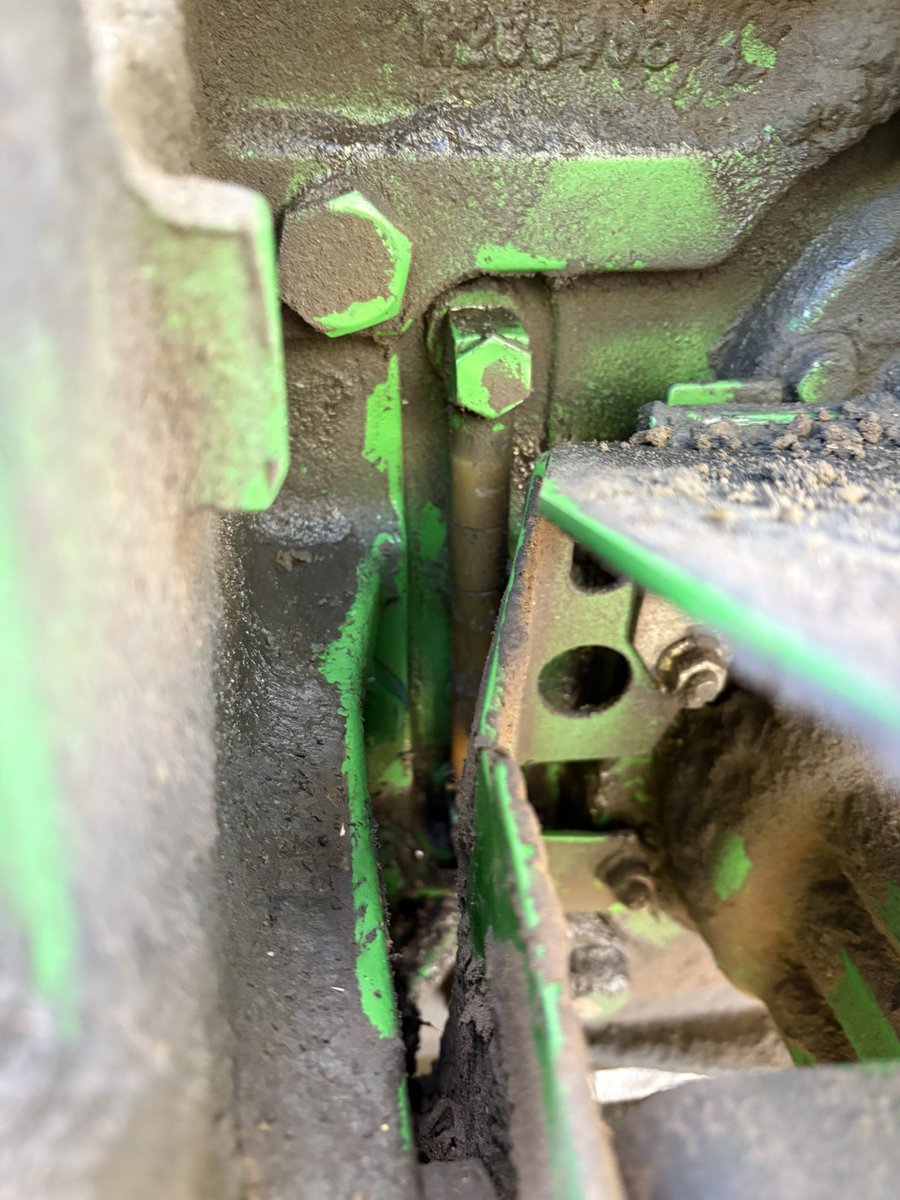 soupercocky's tweet photo. So who exactly in the @JohnDeere hierarchy decided this monstrosity was a better way of determining oil level than a bloody dipstick? Jesus the danger involved in climbing under stuff to clean that sight glass and determine the oil level is unacceptable. It’s brain dead stuff. Is there at least a plausible reason that can be released?