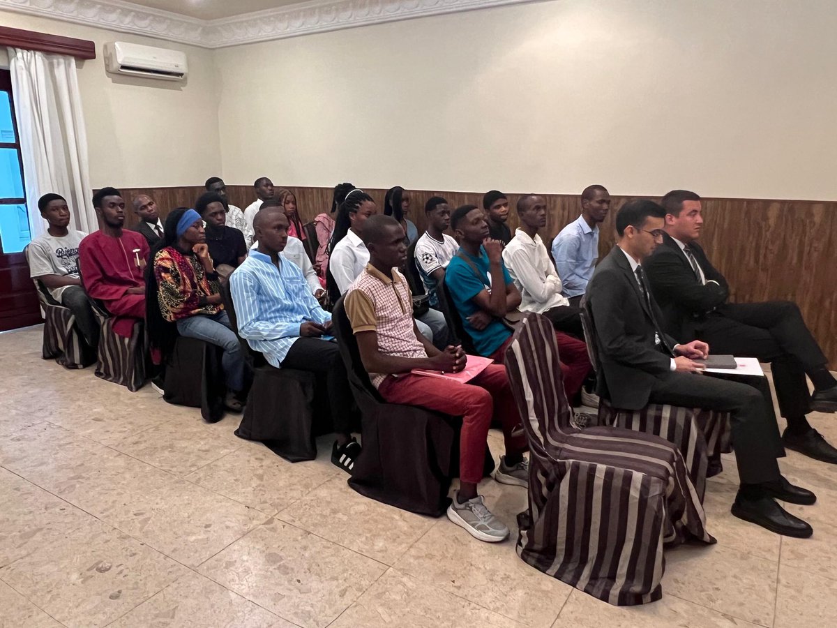 Nous avons reçu à l'Ambassade les étudiants congolais ayant obtenu les Bourses de Türkiye au titre de l'année académique 2025-2026. Ces bourses permettront  aux lauréats de poursuivre leur formation universitaire en Türkiye.