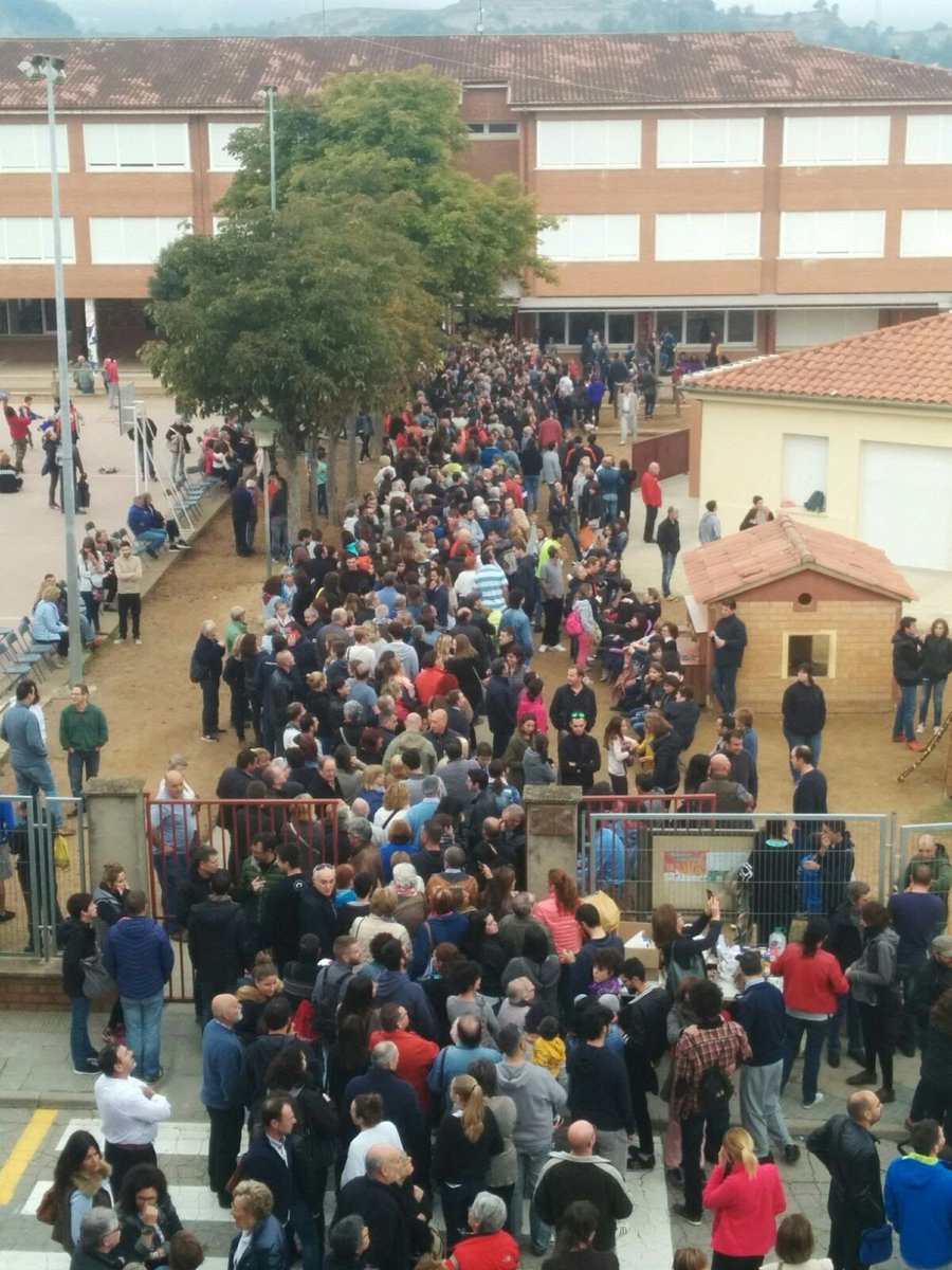 Un any més arriba l’1 d’octubre, una jornada que el 2017 va marcar la memòria col·lectiva del nostre poble. Un dia de dignitat i de valentia, en què milers de persones vam defensar les urnes i la democràcia a l'Escola l'Era de Dalt.