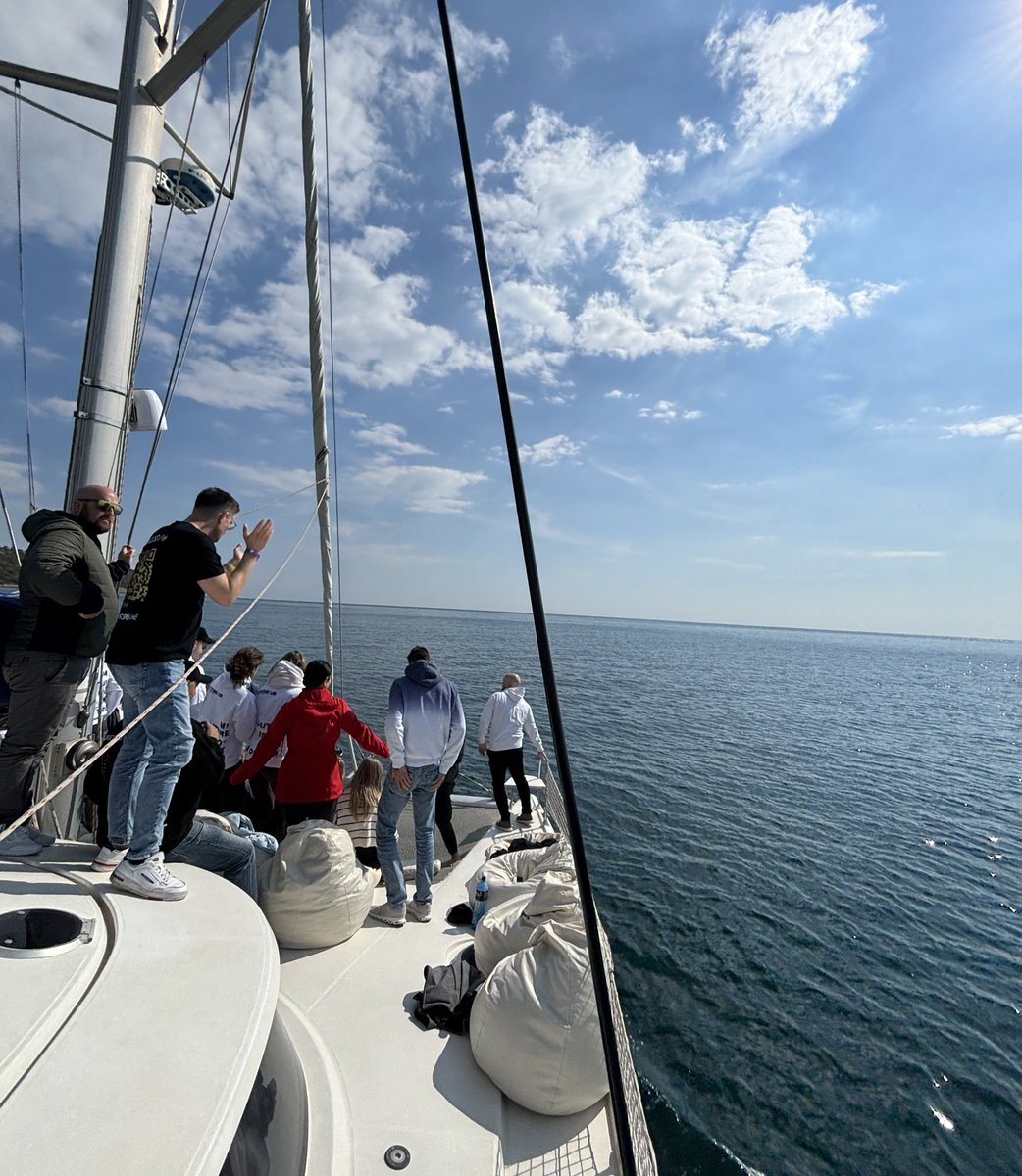 flex_web3's tweet image. Gm everyone 🛥️

On a boat with the team today 

Life is good 🙌🏼