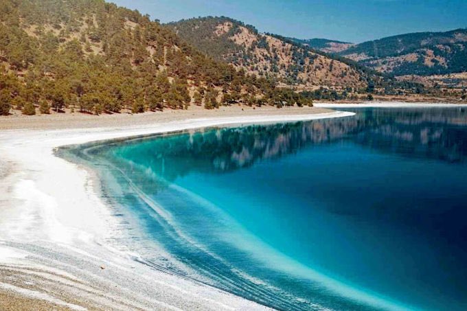 #TürkiyeninGüzellikleri #KeşfetTürkiye

📍Salda Gölü, Burdur, #Türkiye 🇹🇷
Salda Gölü, beyaz kumsalları ve turkuaz rengiyle adeta bir cennet köşesi. Türkiye'nin Maldivleri olarak bilinen bu eşsiz doğal güzellik, kristal berraklığındaki suyuyla büyülüyor. Etrafını saran yemyeşil