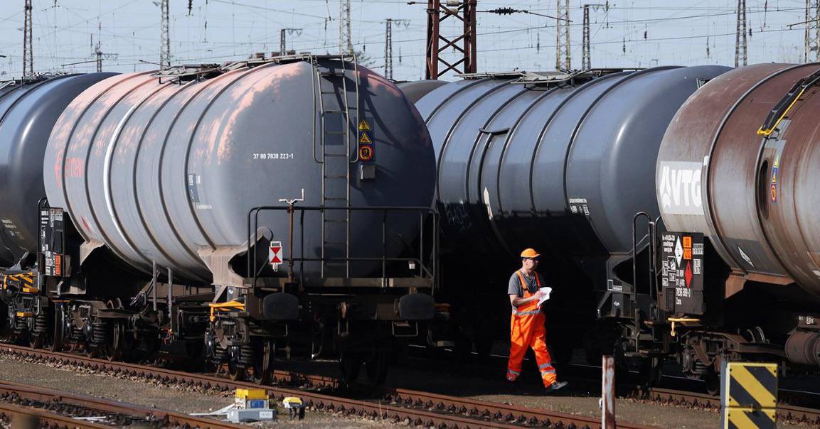 NSTRIKE1231's tweet image. ❗️❗️❗️ #Bignews 

🇷🇺🛢️ The Russian government is planning to purchase gasoline abroad amid the growing domestic fuel crisis, which worsened after a series of Ukrainian kamikaze drone strikes on Russian oil refineries.

▪️ On Tuesday, the Eurasian Economic Commission (EAEU)…