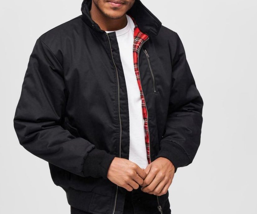 pepeluATM's tweet image. Ayer perdí la chaqueta en el Fondo Sur del Metropolitano, Justo detrás de la portería. Si alguien sabe algo que me lo diga por favor 🙏🏻