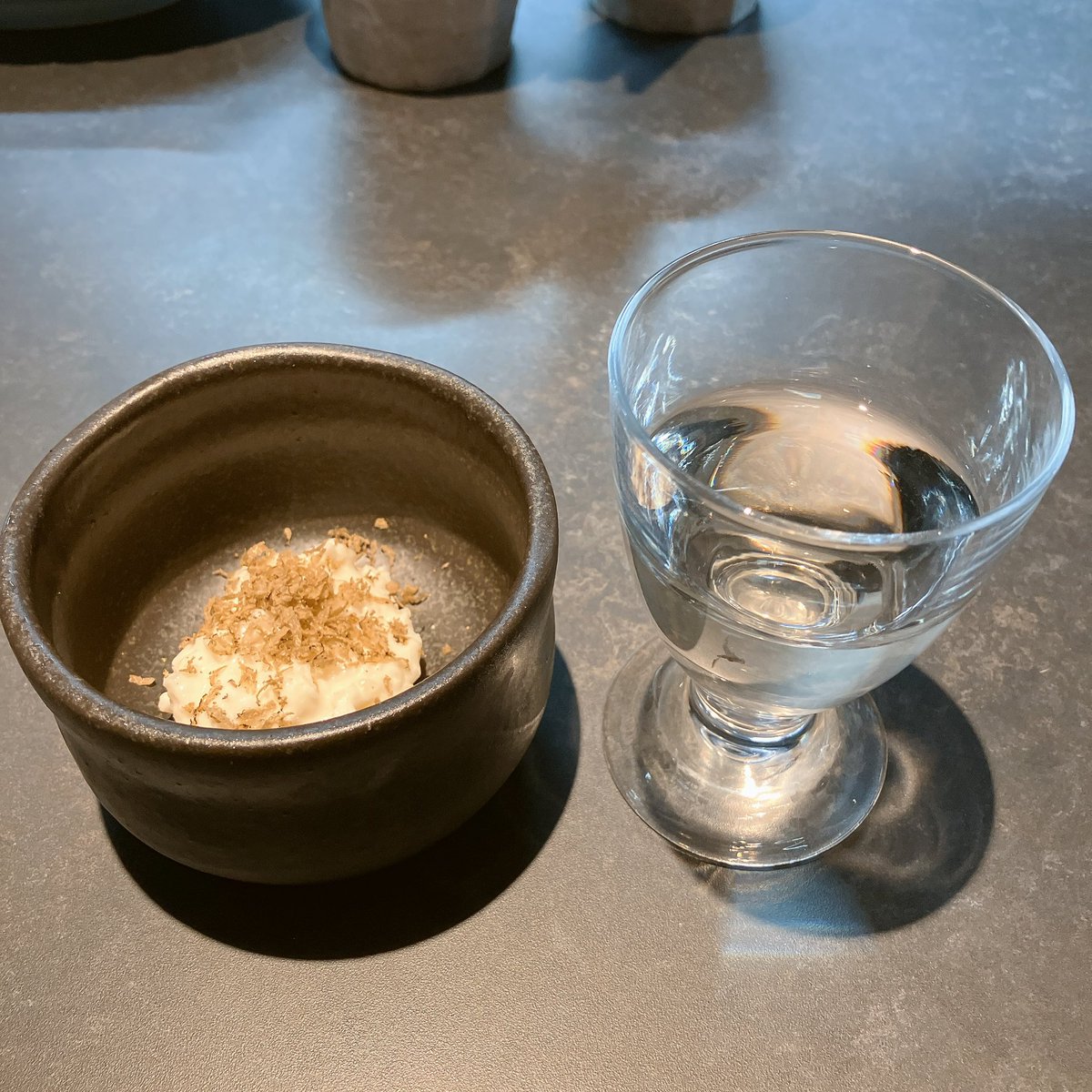mana108's tweet photo. ⑤暖×山の壽
参加されてる方の会話からお通しのトリュフと山の壽米麹のババロアが美味しいと聞いて急遽参戦
これお通し代500円で出していいの………？普通に通いたいレベル https://t.co/darzpZ8Veo