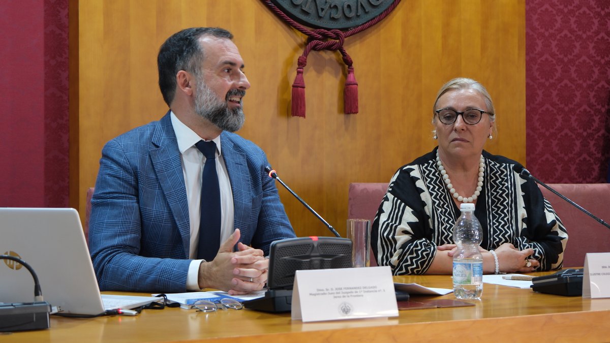 𝙅𝙤𝙨𝙚́ 𝙁𝙚𝙧𝙣𝙖́𝙣𝙙𝙚𝙯, Magistradodel Juzgado de 1ª Instancia  nº 5 de Jerez, cerró ayer el curso sobre Conciliación en la práctica jurídica con su ponencia "Requisito de procedibilidad y acreditación del interno de conciliación. Costas procesales".