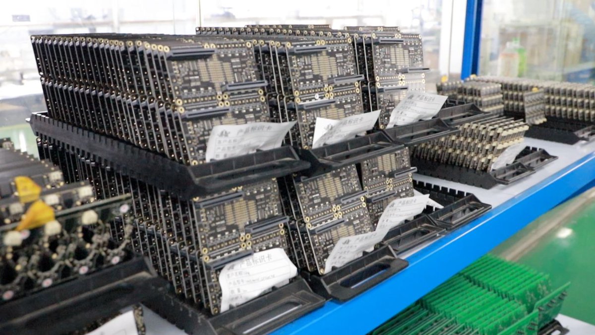 electronic_lb's tweet image. Full-process display of PCBA production! Circuit boards are neatly prepared, and automated equipment processes them precisely—every step exudes professionalism～#PCBA #ElectronicManufacturing #CircuitBoardProduction